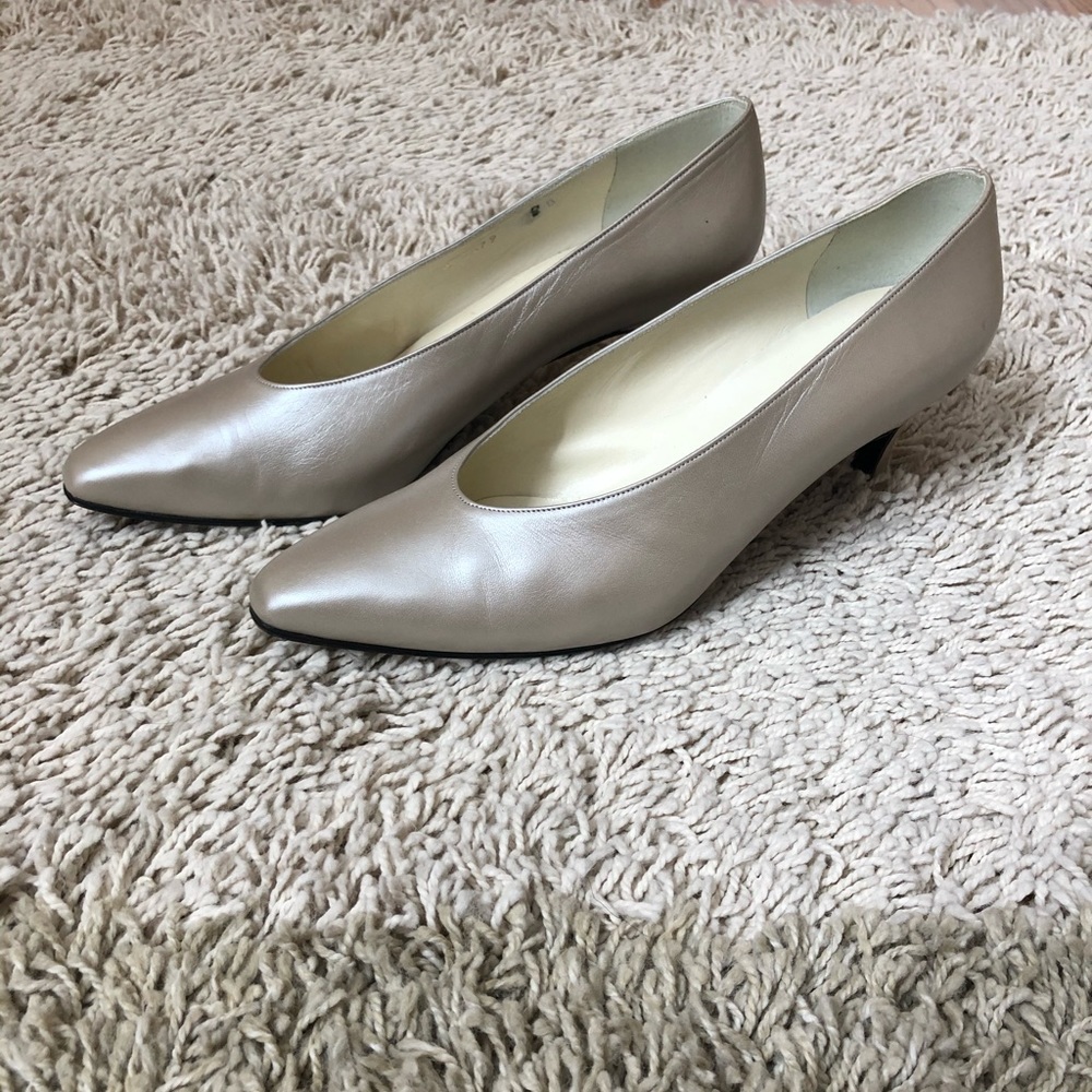 Stuart Weitzman pumps. Shimmery pearl/tan color. Size 7.5 Good used condition.